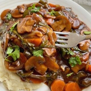 VEGAN MUSHROOM BOURGUIGNON WITH POTATO CAULIFLOWER MASH