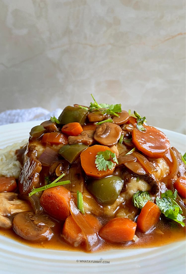 VEGAN MUSHROOM BOURGUIGNON WITH POTATO CAULIFLOWER MASH 