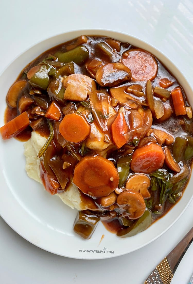 VEGAN MUSHROOM BOURGUIGNON WITH POTATO CAULIFLOWER MASH 