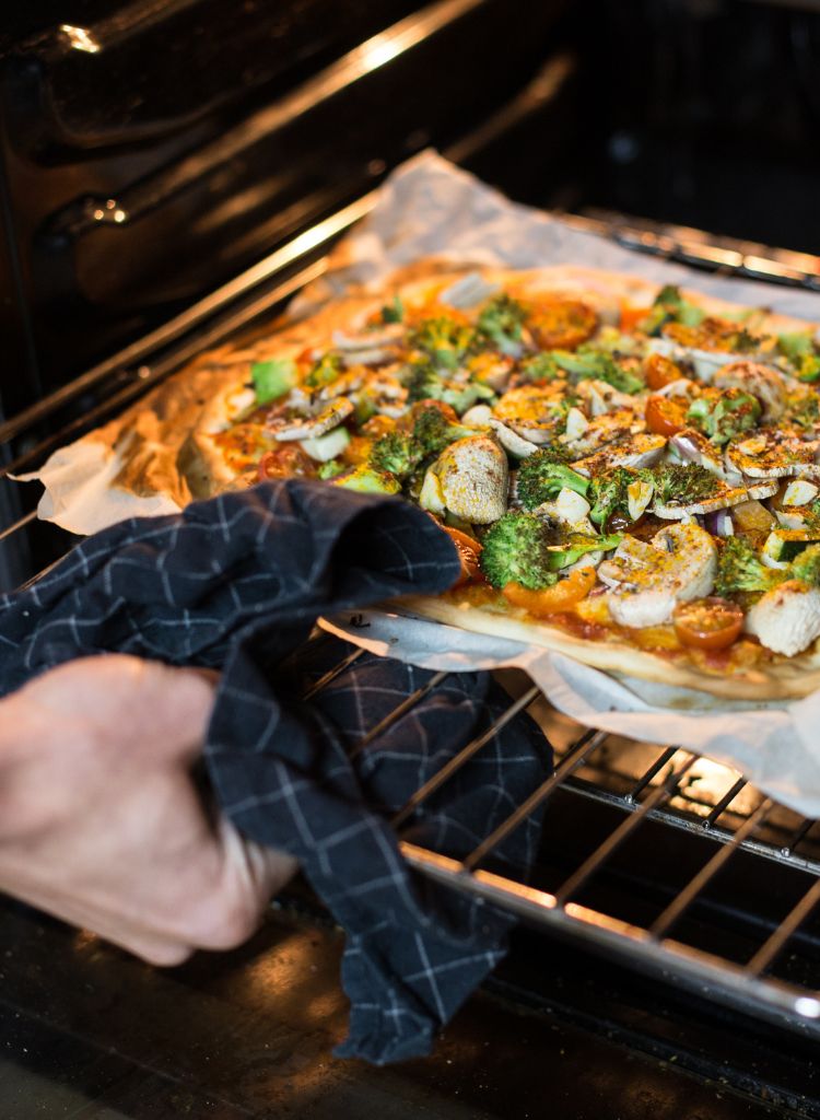 How Long to Reheat Pizza in Oven?